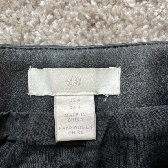 Faux leather skirt - Picture 2 of 2